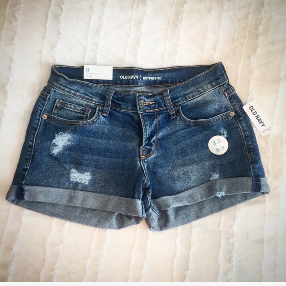 NEW Old Navy distressed boyfriend denim sh…